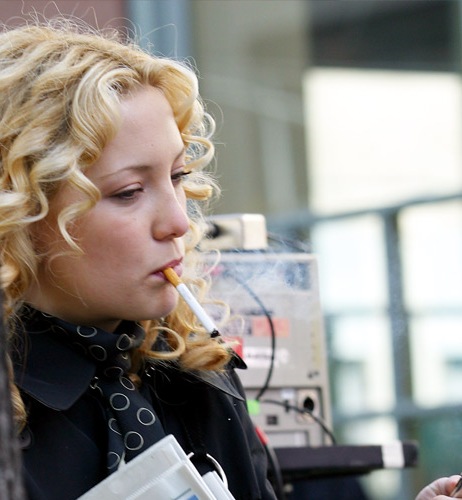 Smoke it! - 20 Surprising Female Celebrity Smokers geotv.ge